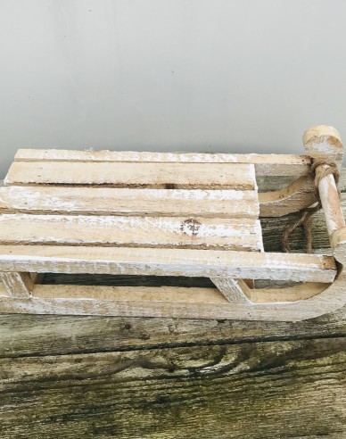 Dekorativer Holzschlitten