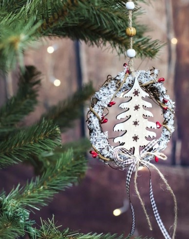 Dekorativer Kranz zum Aufhängen