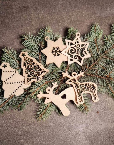 Traditionelles Set - Schachtel mit Weihnachtsschmuck