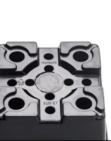 Quadratischer Kunststofftopf 2l, 14 x 14 cm